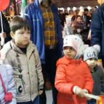 جشن 22 بهمن بیرون مسجد با حضور پرشور مردم محل